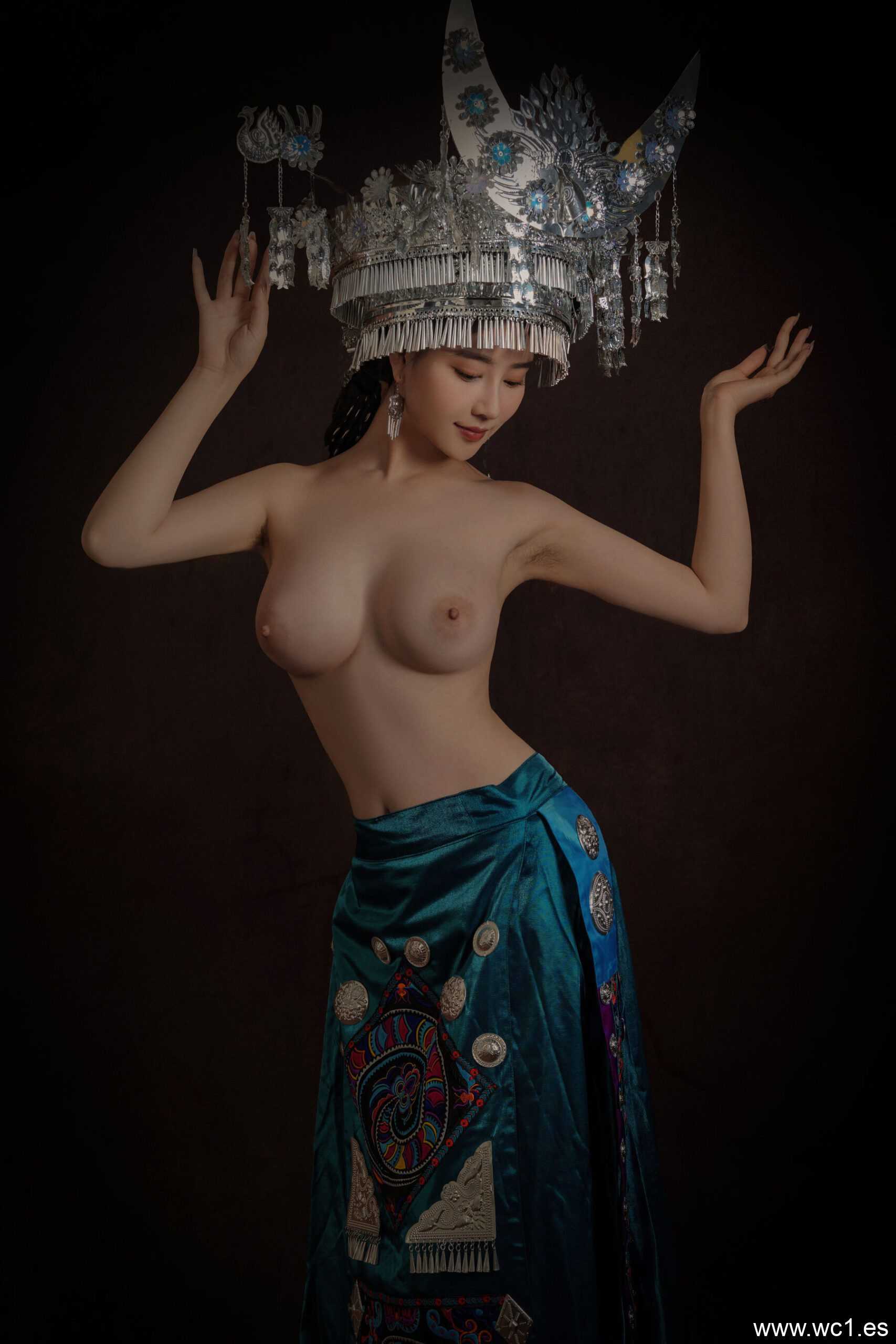 <strong><mark>年年</mark></strong>《苗疆少女》